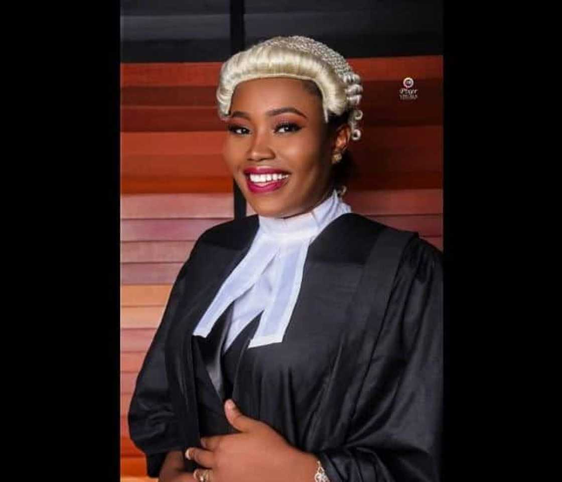 Beautiful Nigerian lady bags 1st class from Law school (photos) Beautiful Nigerian lady bags 1st class from Law school (photos)