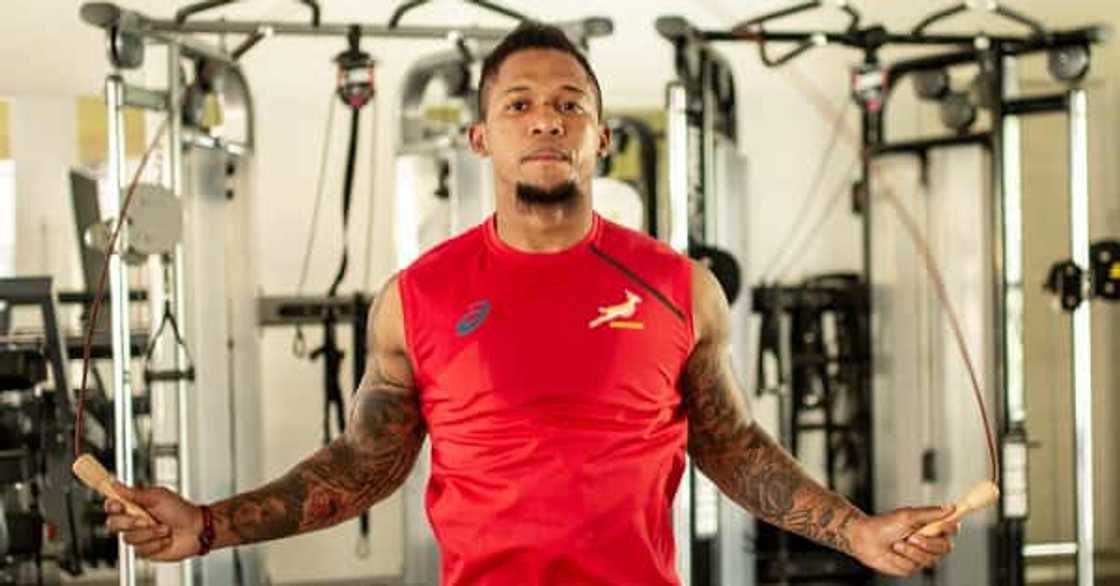 Elton Jantjies biography: Age, wife, brother, family, high school ...