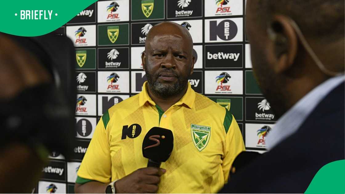 Manqoba Mngqithi speaks on the title race between Mamelodi Sundowns and others in the PSL.