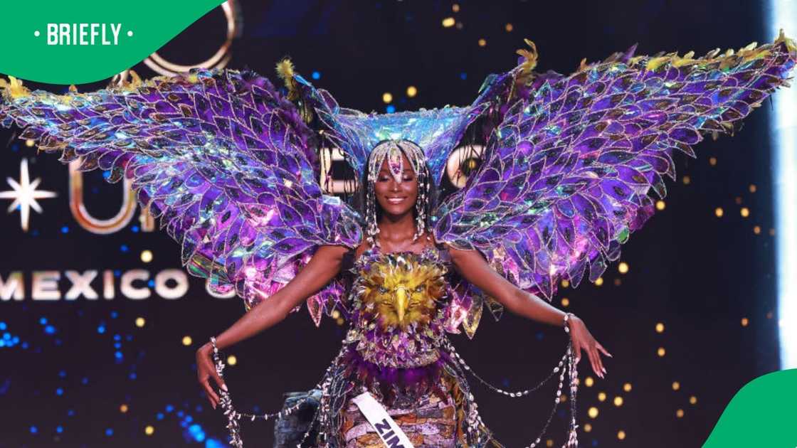 Sakhile Dube hands over Miss Universe Zim crown Sakhile Dube hands over Miss Universe Zim crown