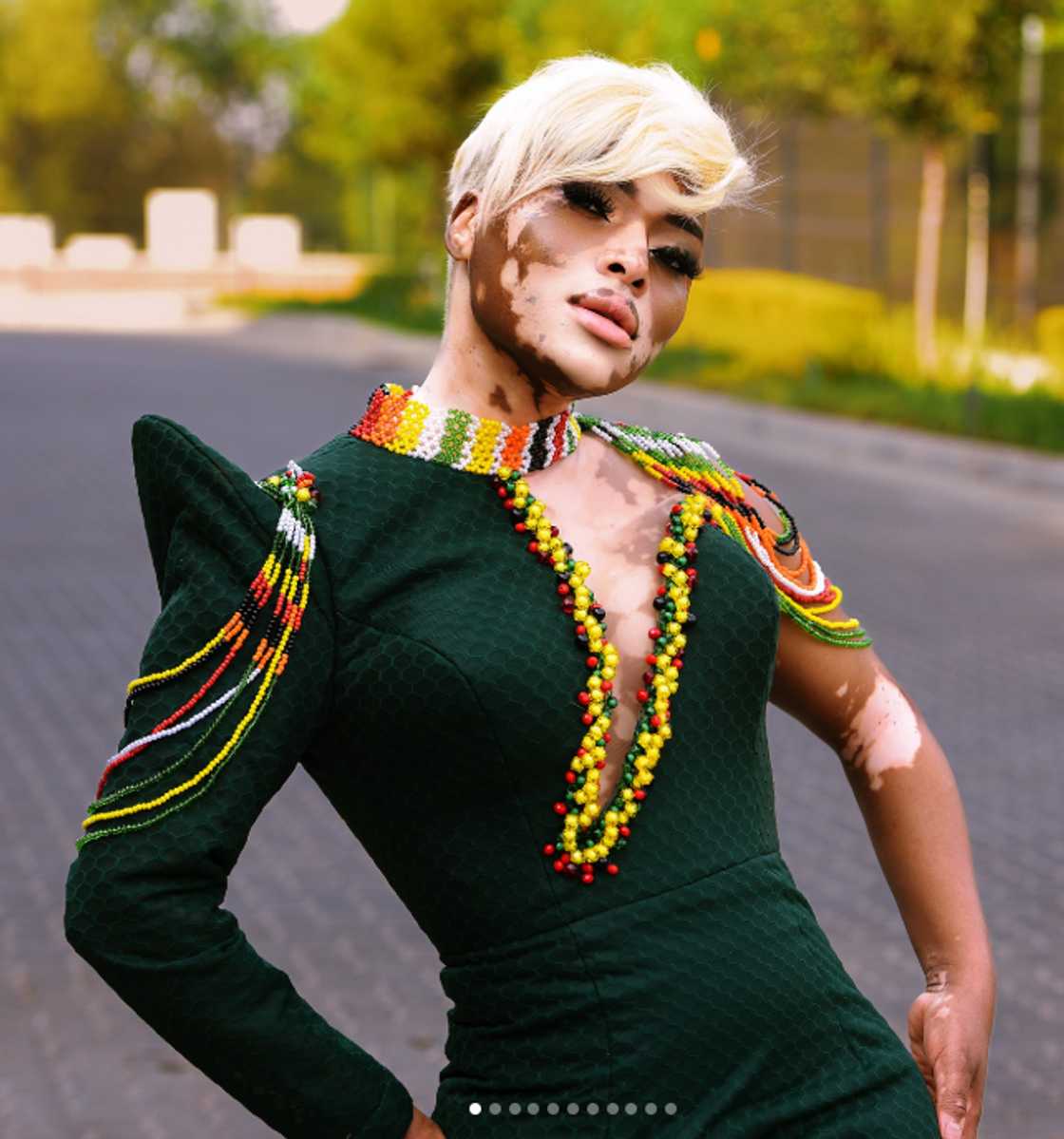 Yolanda attended the Honor launch event Yolanda attended the Honor launch event