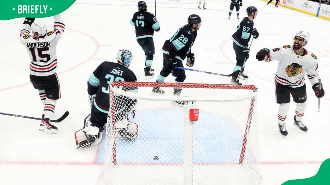 What happens after offside in hockey? What happens after offside in hockey?