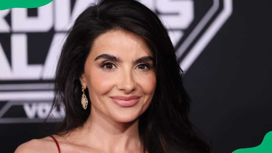 Is Nathan Fillion dating? Is Nathan Fillion dating?