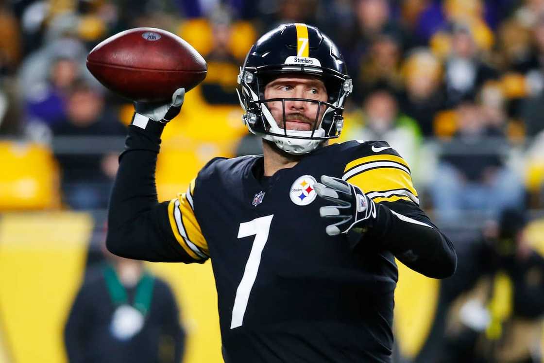 Ben Roethlisberger during a Steelers and Ravens game