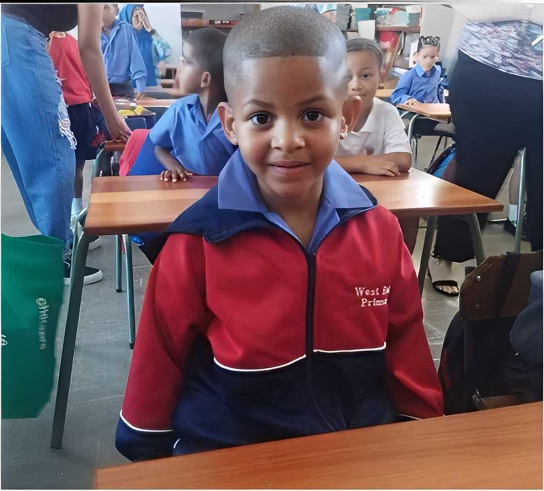 Others users praised the mom, saying he raised the boy well Others users praised the mom, saying he raised the boy well