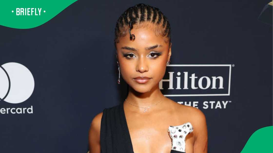 Tyla wins Basadi In Music awards but peeps are not congratulating her. Tyla wins Basadi In Music awards but peeps are not congratulating her.