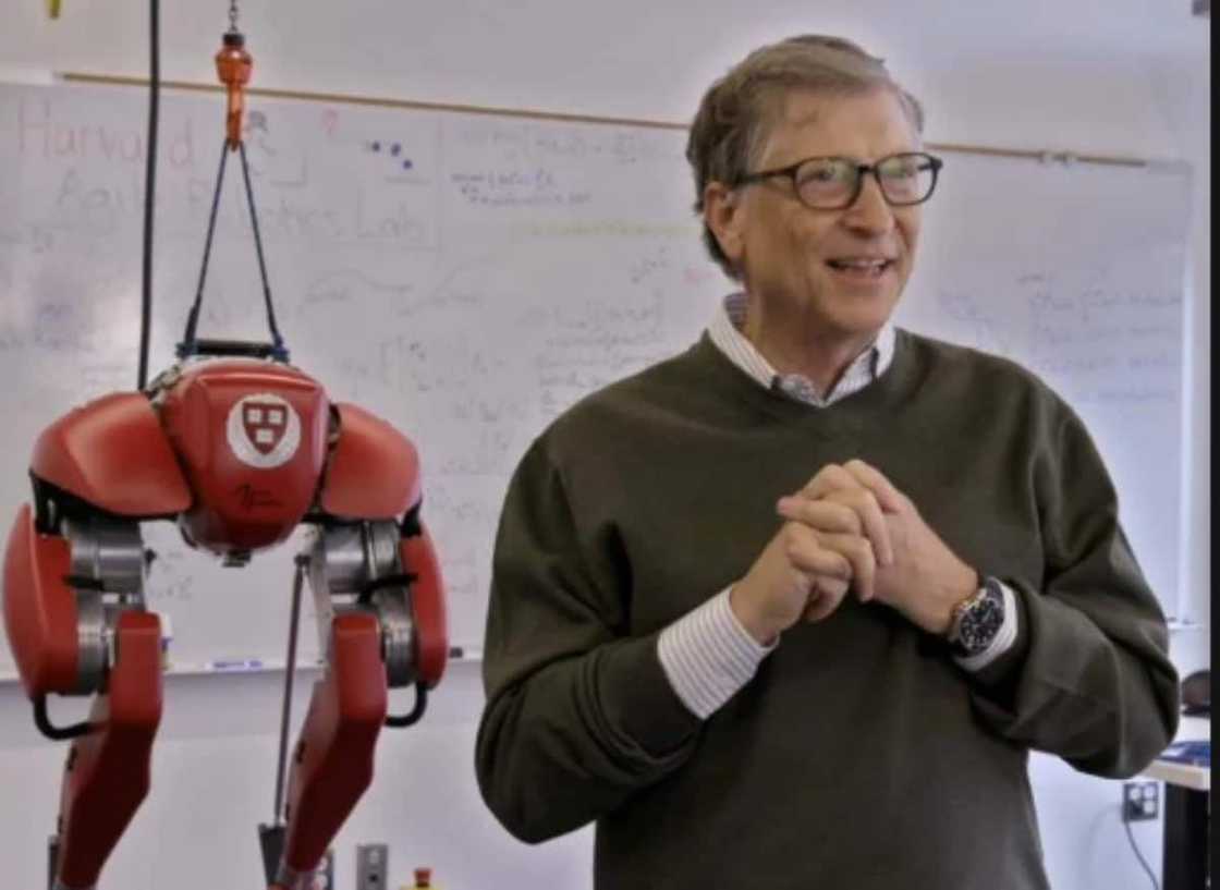 Bill Gates proudly wears a $70 Casio watch Bill Gates proudly wears a $70 Casio watch
