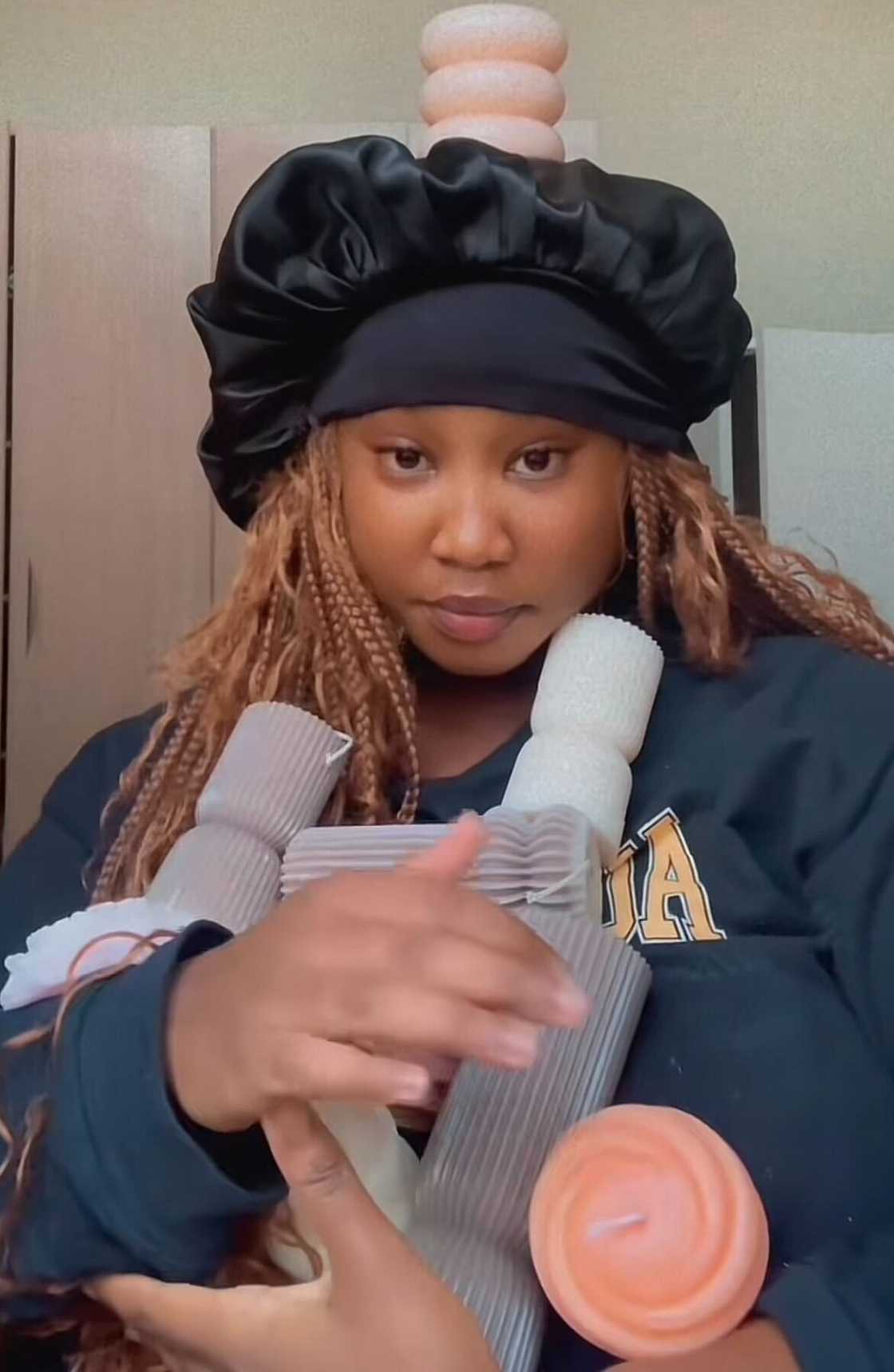 A woman showcased her impressive business despite her friend's lack of support. A woman showcased her impressive business despite her friend's lack of support.