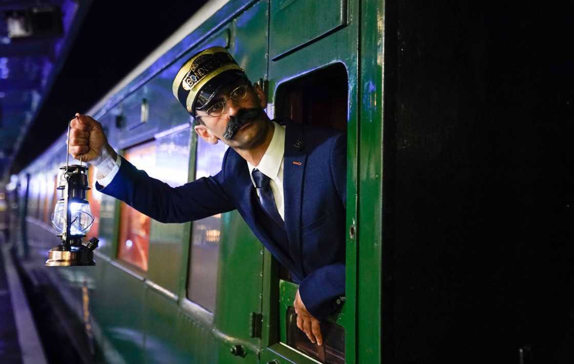 An actor playing the conductor