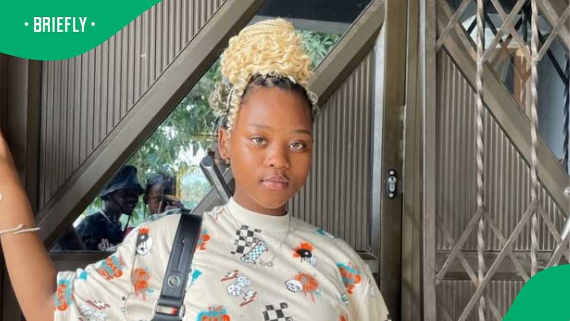 Naledi Aphiwe forced off stage in video Naledi Aphiwe forced off stage in video