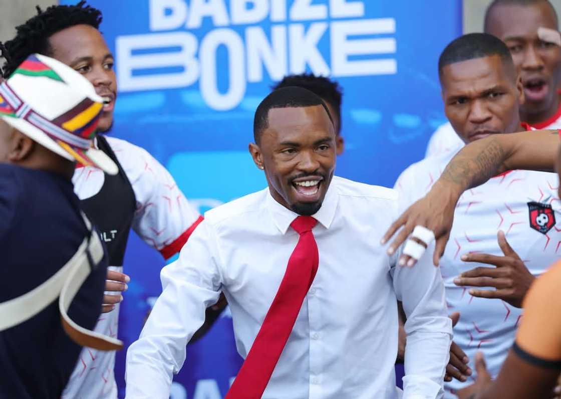 Kaizer Chiefs Legend Bernard Parker’s Modified Gusheshe Breaks TikTok Kaizer Chiefs Legend Bernard Parker’s Modified Gusheshe Breaks TikTok