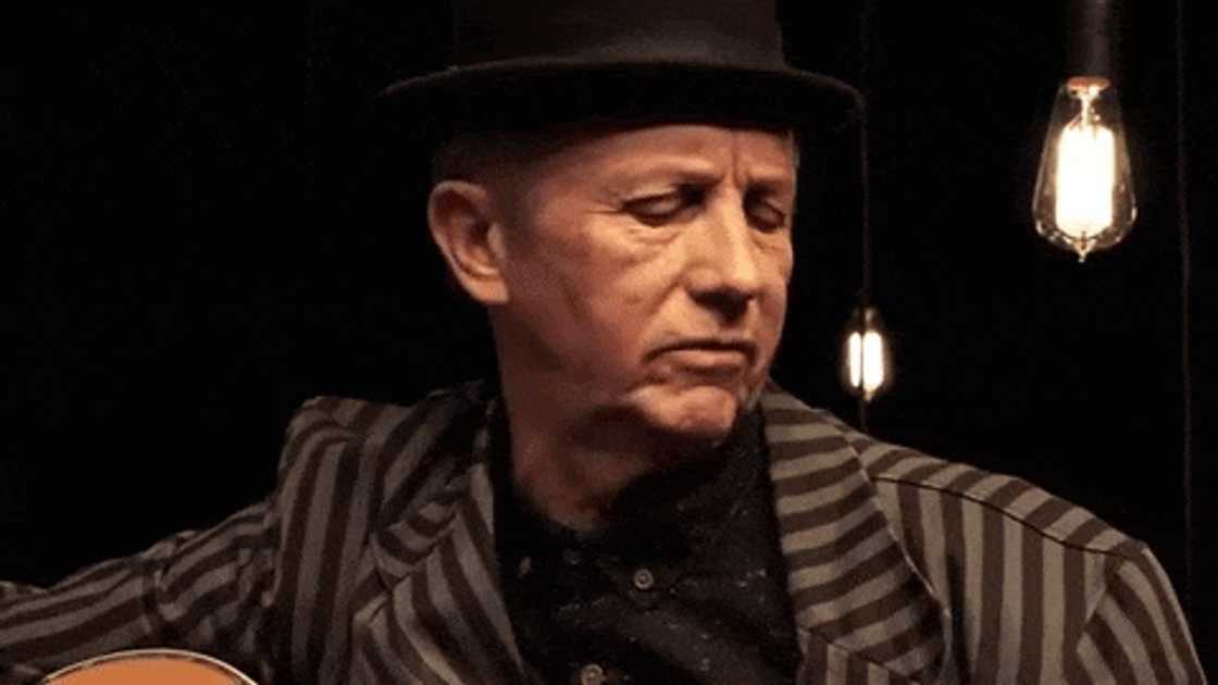David Kramer bio David Kramer bio