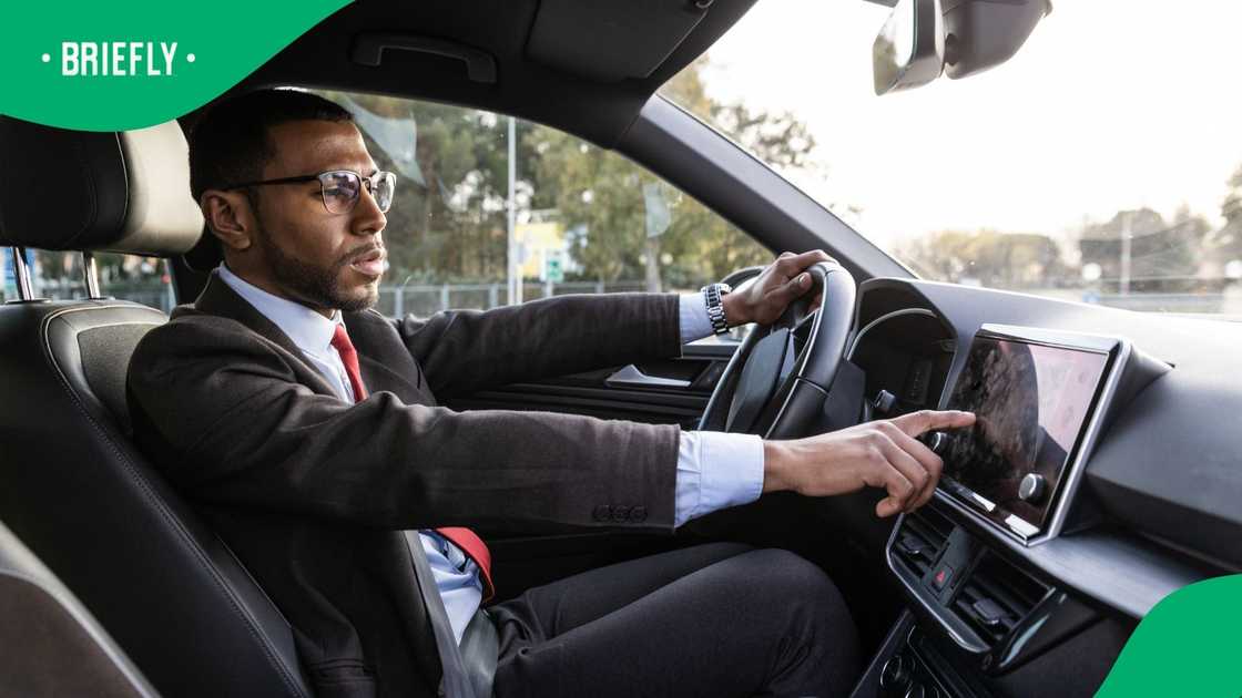 An e-hailing driver was robbed of his phone and wallet in Philippi, Cape Town An e-hailing driver was robbed of his phone and wallet in Philippi, Cape Town