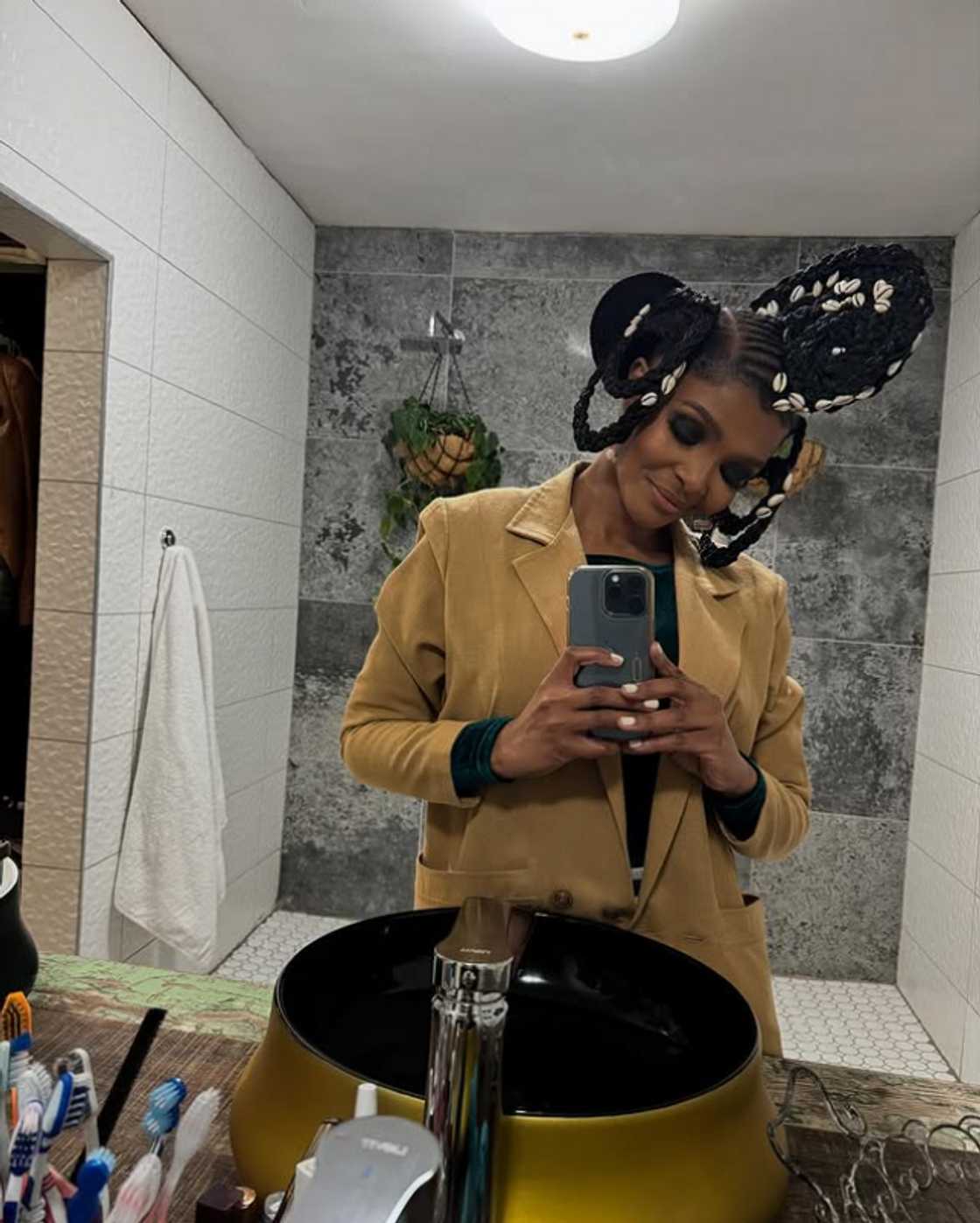 Simphiwe Dana wants to be given credit for the afrocentric hairstyles.