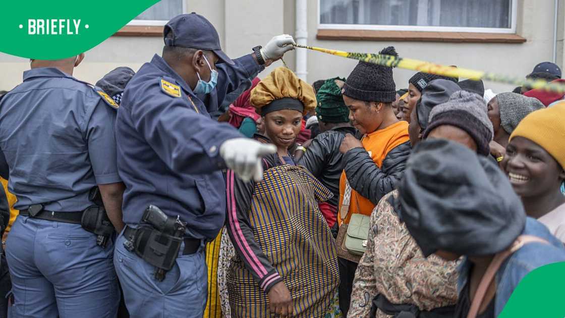 Zimbabwean nationals fled to the Mankweng Police Station as landlordsand property owners evicted them Zimbabwean nationals fled to the Mankweng Police Station as landlordsand property owners evicted them