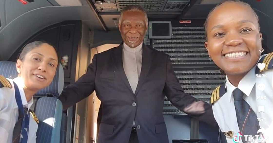 Female pilot flies Thabo Mbeki Female pilot flies Thabo Mbeki