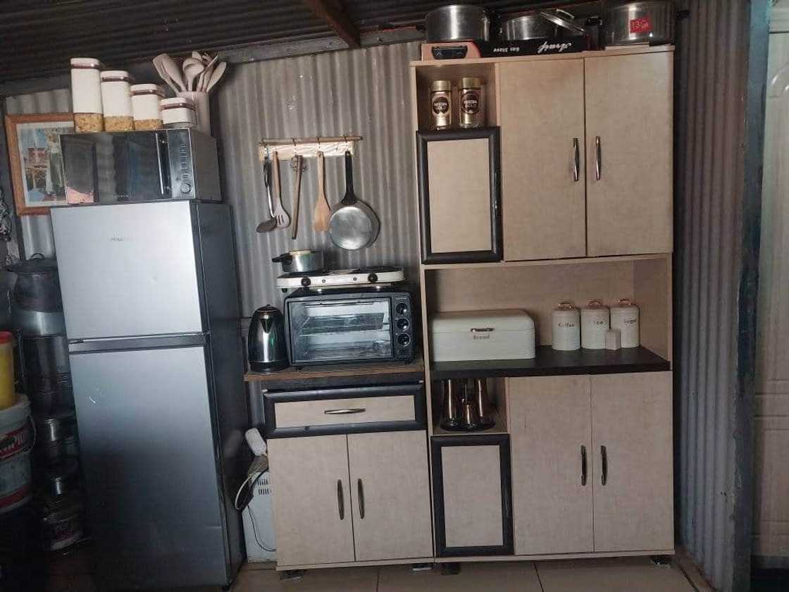 Johannesburg lady shows off her impressive fully furnished kitchen. Johannesburg lady shows off her impressive fully furnished kitchen.