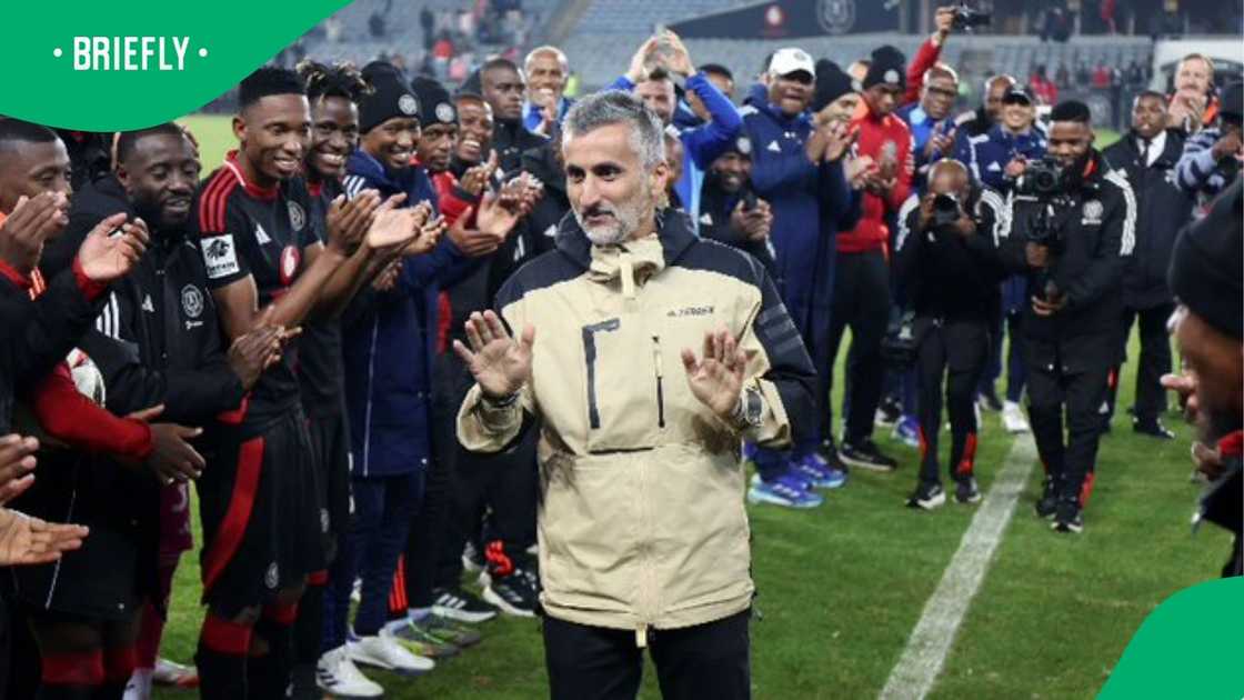 Jose Riveiro giving a guard of honour by Orlando Pirates players and staff. Jose Riveiro giving a guard of honour by Orlando Pirates players and staff.