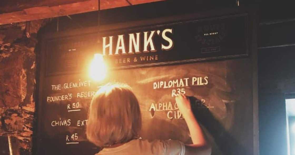 Hank's Olde Irish pub Hank's Olde Irish pub