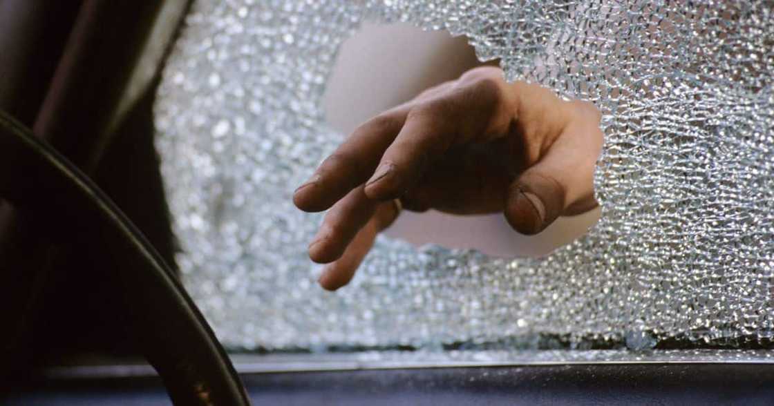 Klerksdorp man fights off criminals Klerksdorp man fights off criminals
