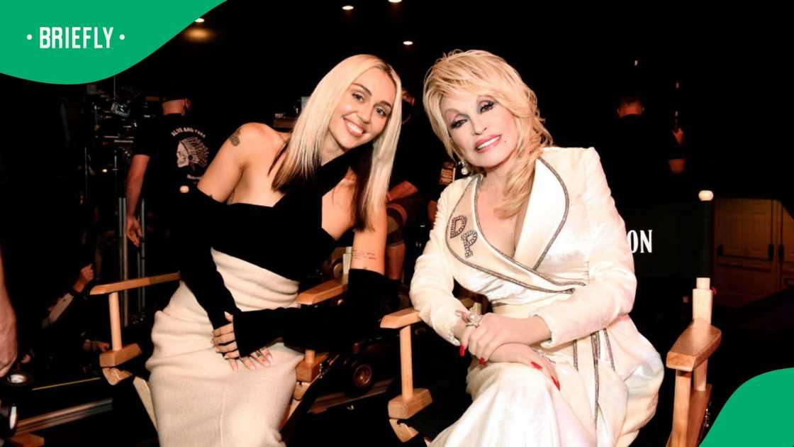 Miley Cyrus paid tribute to Dolly Parton. Miley Cyrus paid tribute to Dolly Parton.