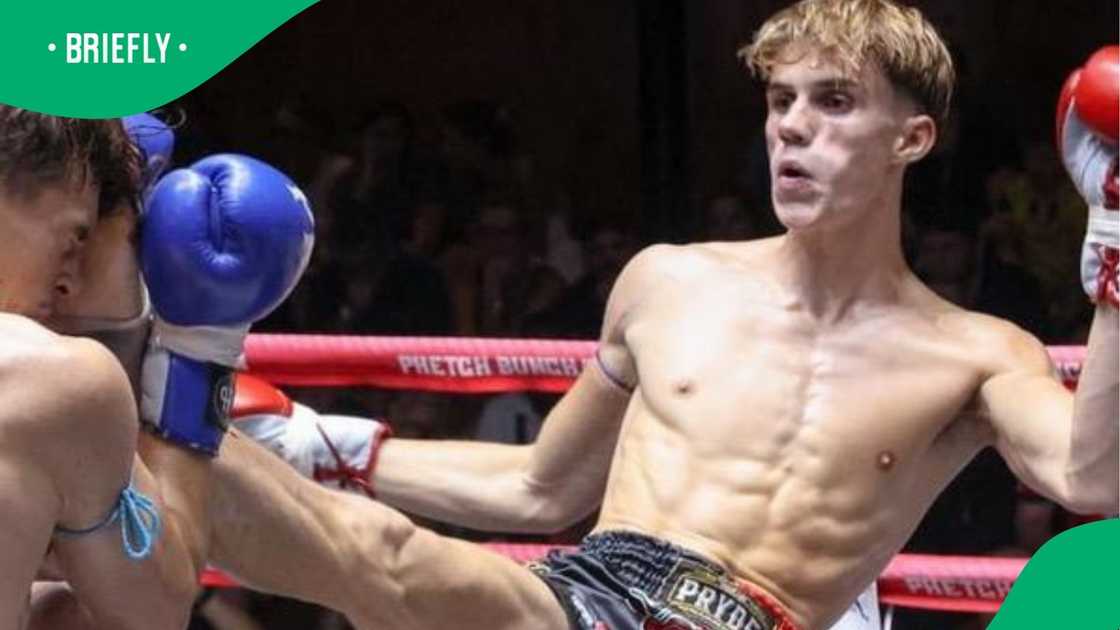 Ted Corderycaptured fighting his opponent Ted Corderycaptured fighting his opponent