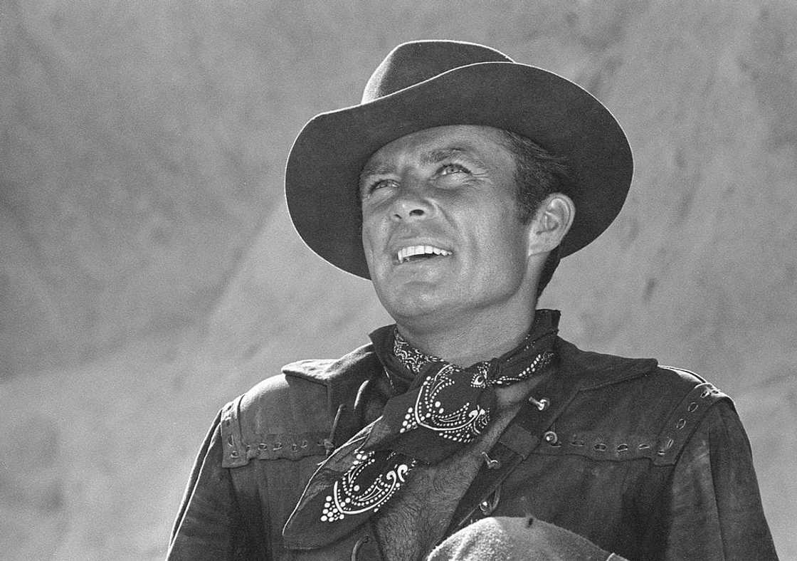 Does Robert Conrad have a son? Does Robert Conrad have a son?