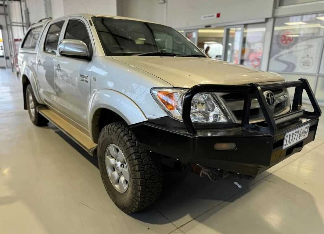 A man clocked one million kilometres on his Toyota bakkie, leaving South Africa buzzing. A man clocked one million kilometres on his Toyota bakkie, leaving South Africa buzzing.