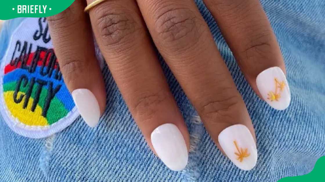Gold accents nail design Gold accents nail design