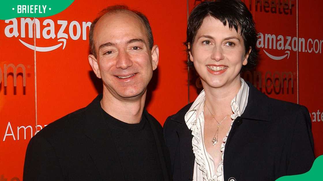 Jeff Bezos and MacKenzie Scott at The Aspen Institute 26th Annual Awards Dinner in 2009 Jeff Bezos and MacKenzie Scott at The Aspen Institute 26th Annual Awards Dinner in 2009