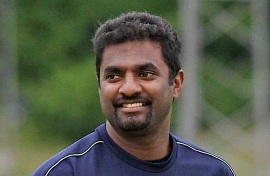 Is Muttiah Muralitharan a wrist spinner?