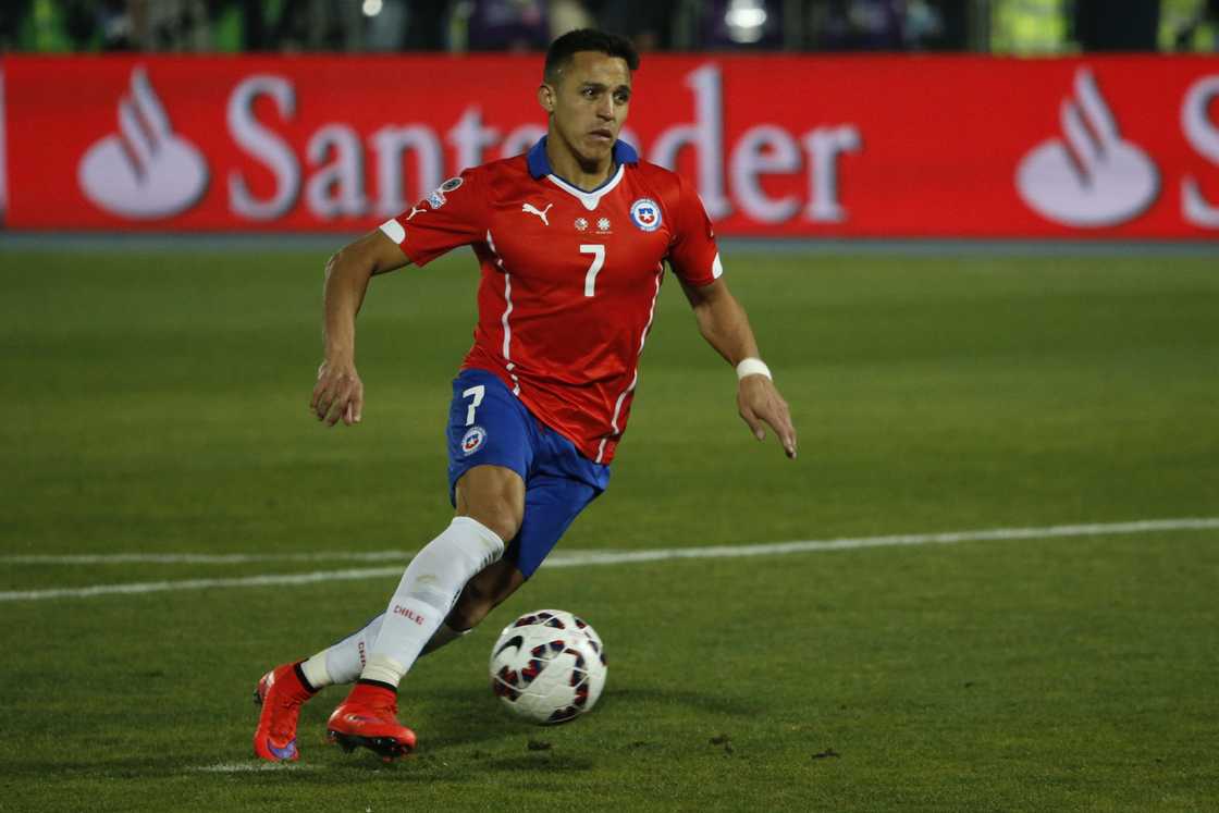 Alexis Sanchez at Nacional Stadium Alexis Sanchez at Nacional Stadium