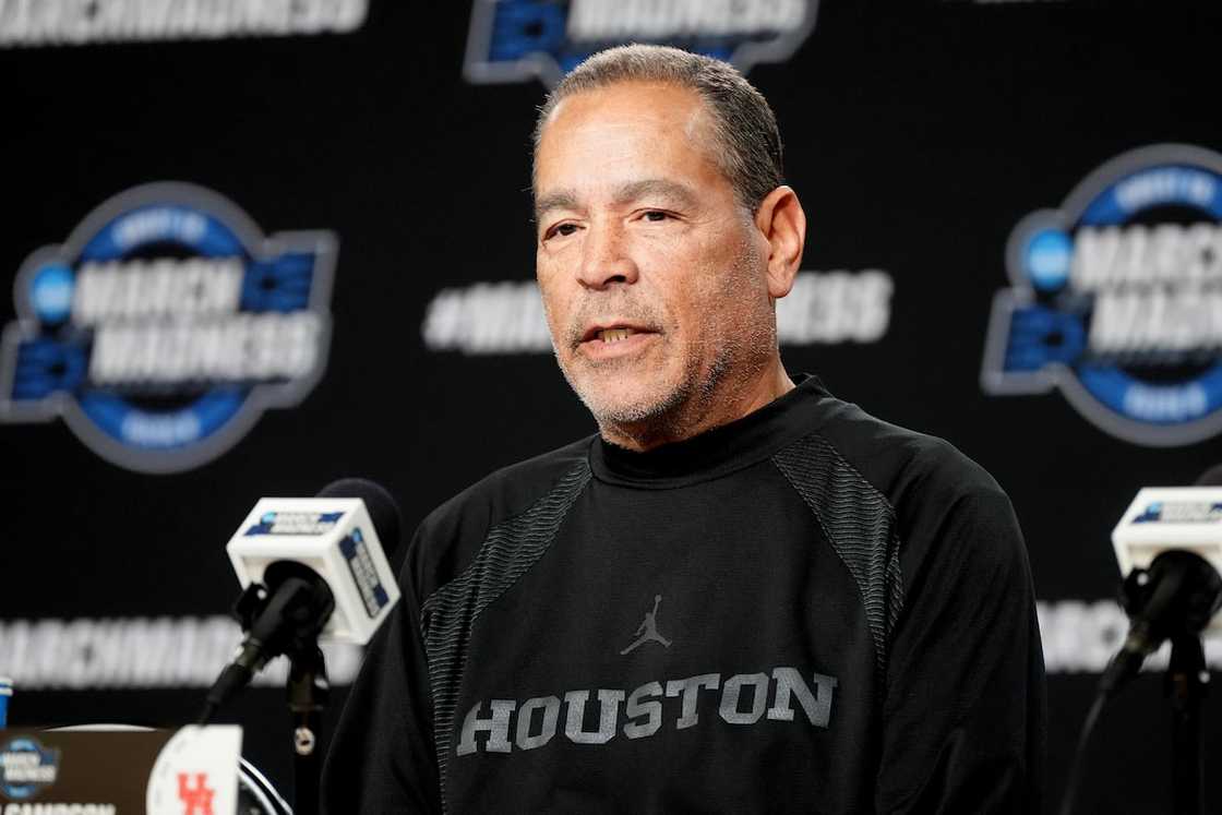 Kelvin Sampson addresses the media on practice day prior to Midwest NCAA Regional Kelvin Sampson addresses the media on practice day prior to Midwest NCAA Regional