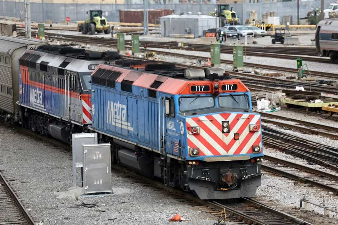 A Metra commuter train rolls out of downtown Chicago, Illinois A Metra commuter train rolls out of downtown Chicago, Illinois