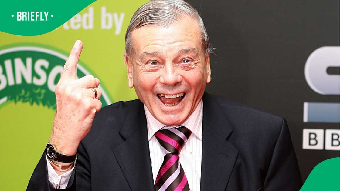 Harold (Dickie) Bird passes on.