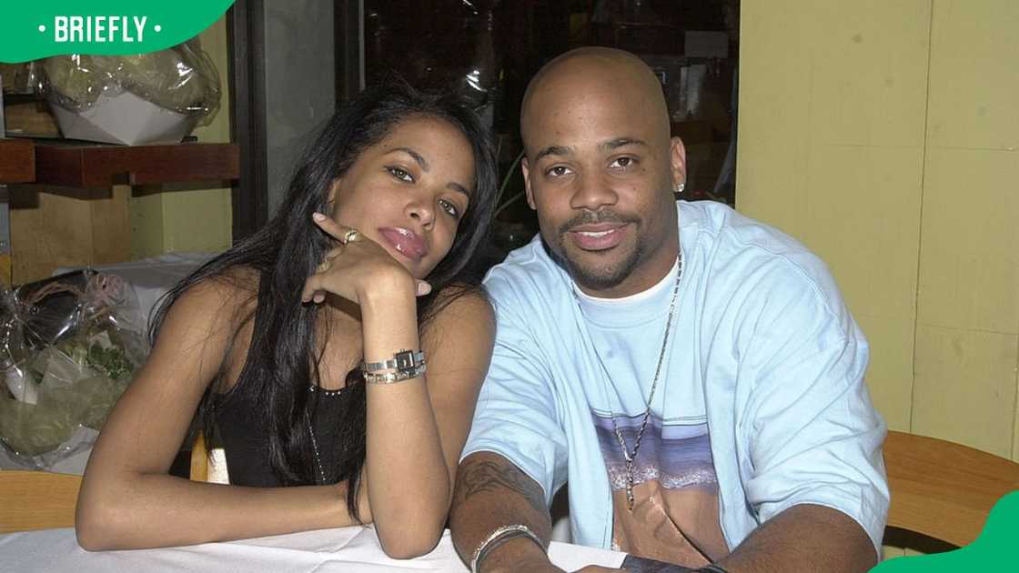 Aaliyah and Damon Dash posing for the camera in 2001