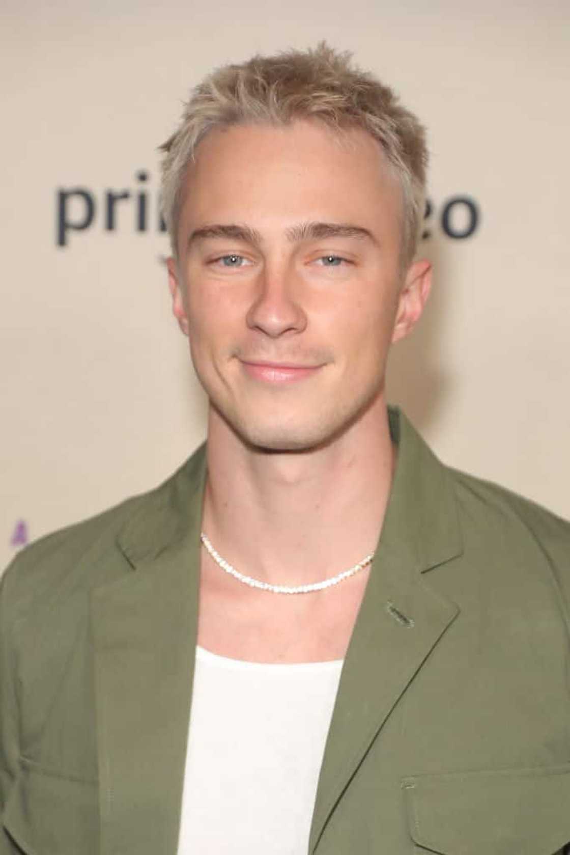 How old is drew starkey? How old is drew starkey?