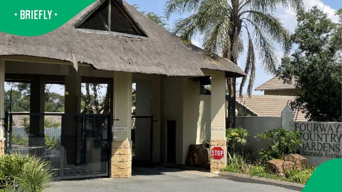 Viral robbery outside affluent Fourways residential estate stuns motorist Viral robbery outside affluent Fourways residential estate stuns motorist