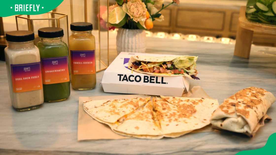 A food and drinks order from Taco Bell