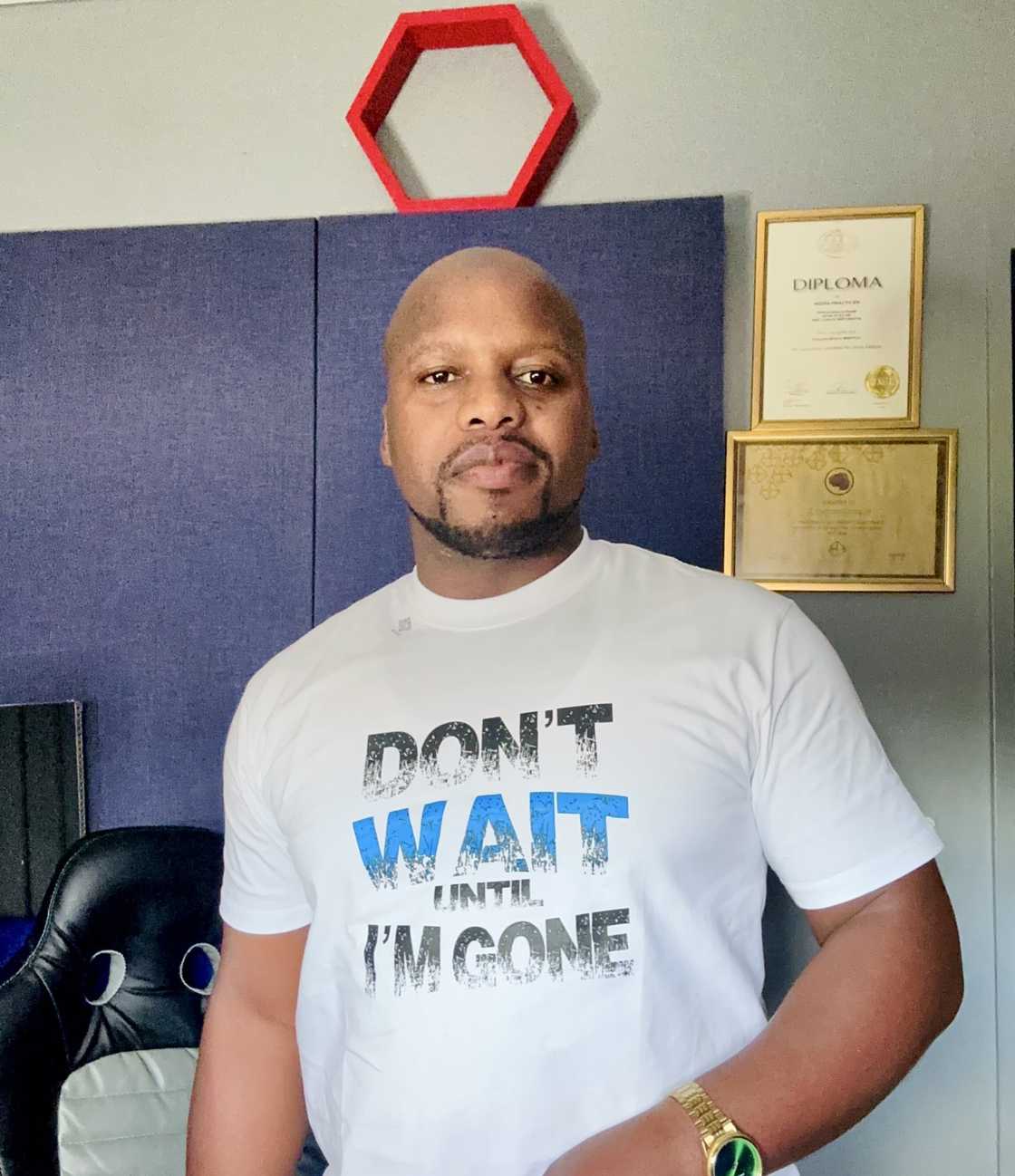 Chymamusique was robbed by a first responder