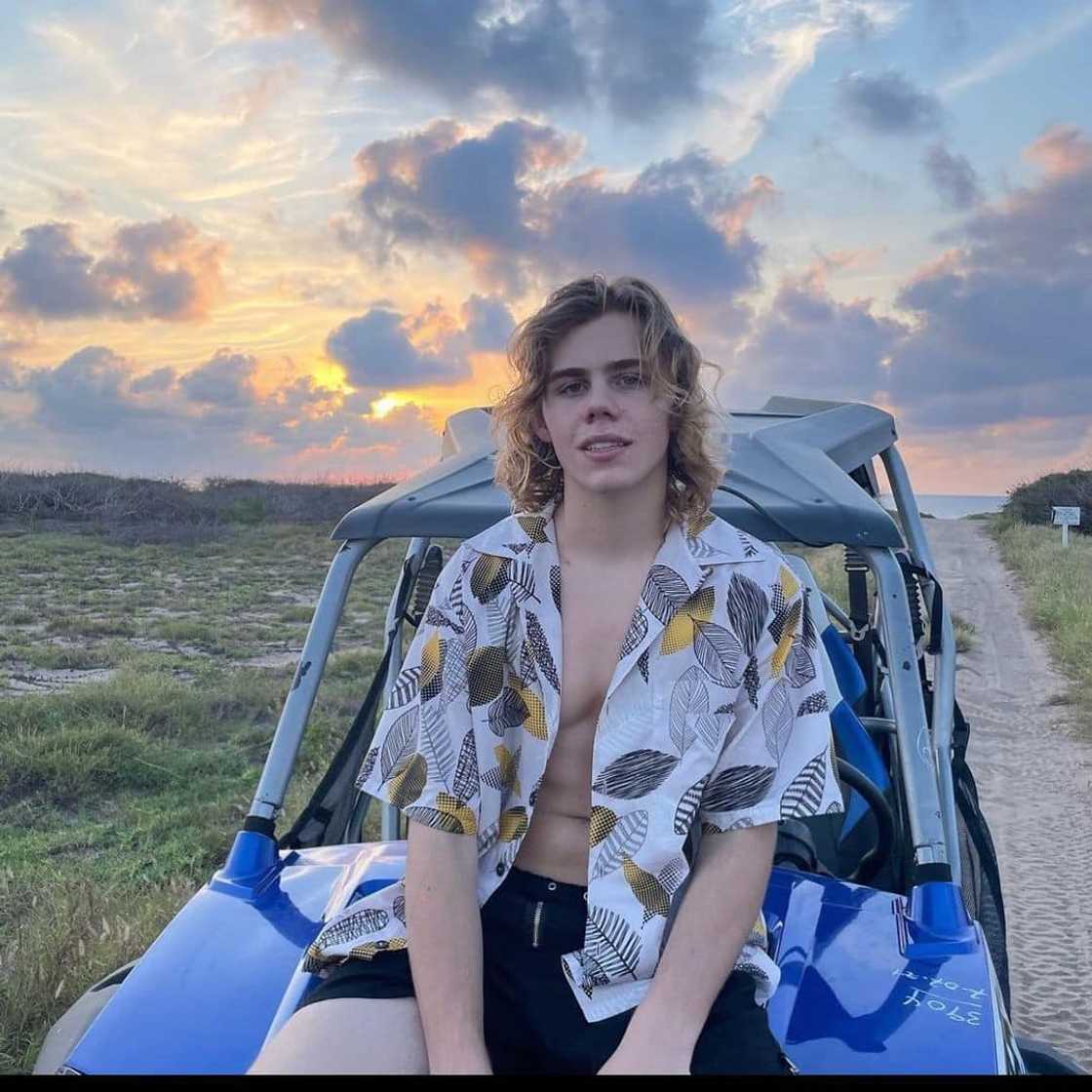 The Kid Laroi's net worth, age, girlfriend, full name, songs, height, profiles The Kid Laroi's net worth, age, girlfriend, full name, songs, height, profiles