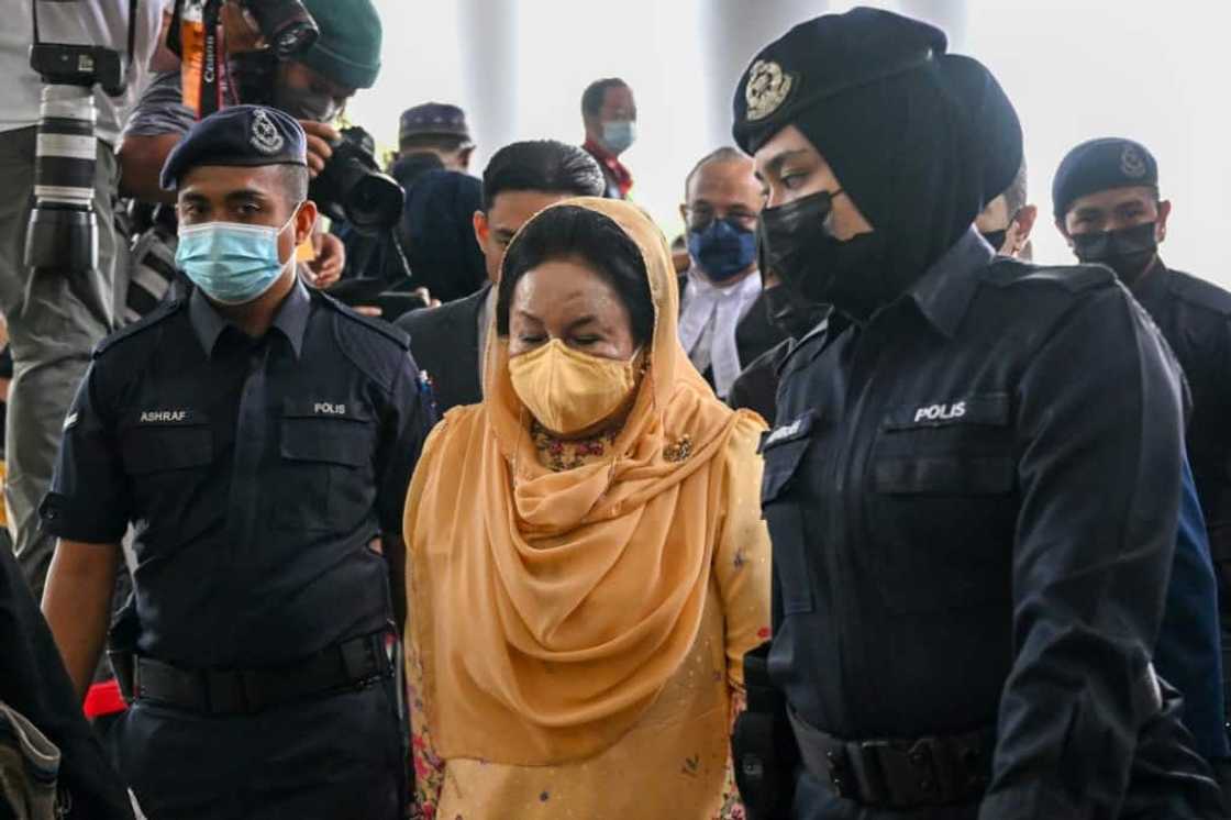 Investigators say $27.3 million was used from Malaysia's investment fund was used to buy a rare diamond necklace for then first lady Rosmah Investigators say $27.3 million was used from Malaysia's investment fund was used to buy a rare diamond necklace for then first lady Rosmah