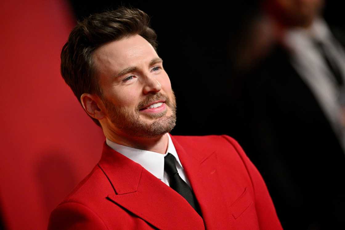 Chris Evans at the Vanity Fair Oscar party Chris Evans at the Vanity Fair Oscar party