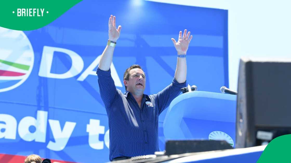 The DA leader John Steenhuisen reportedly wants to hire unqualified members to his office