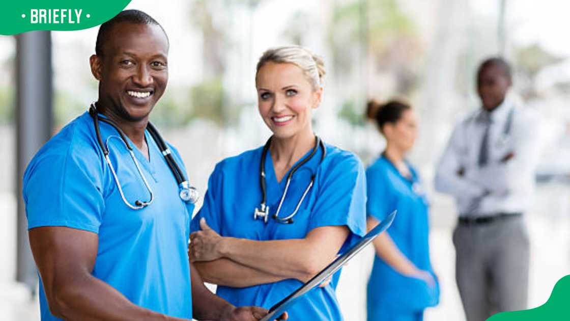 Auxiliary nurse works under the supervision of professional nurses Auxiliary nurse works under the supervision of professional nurses