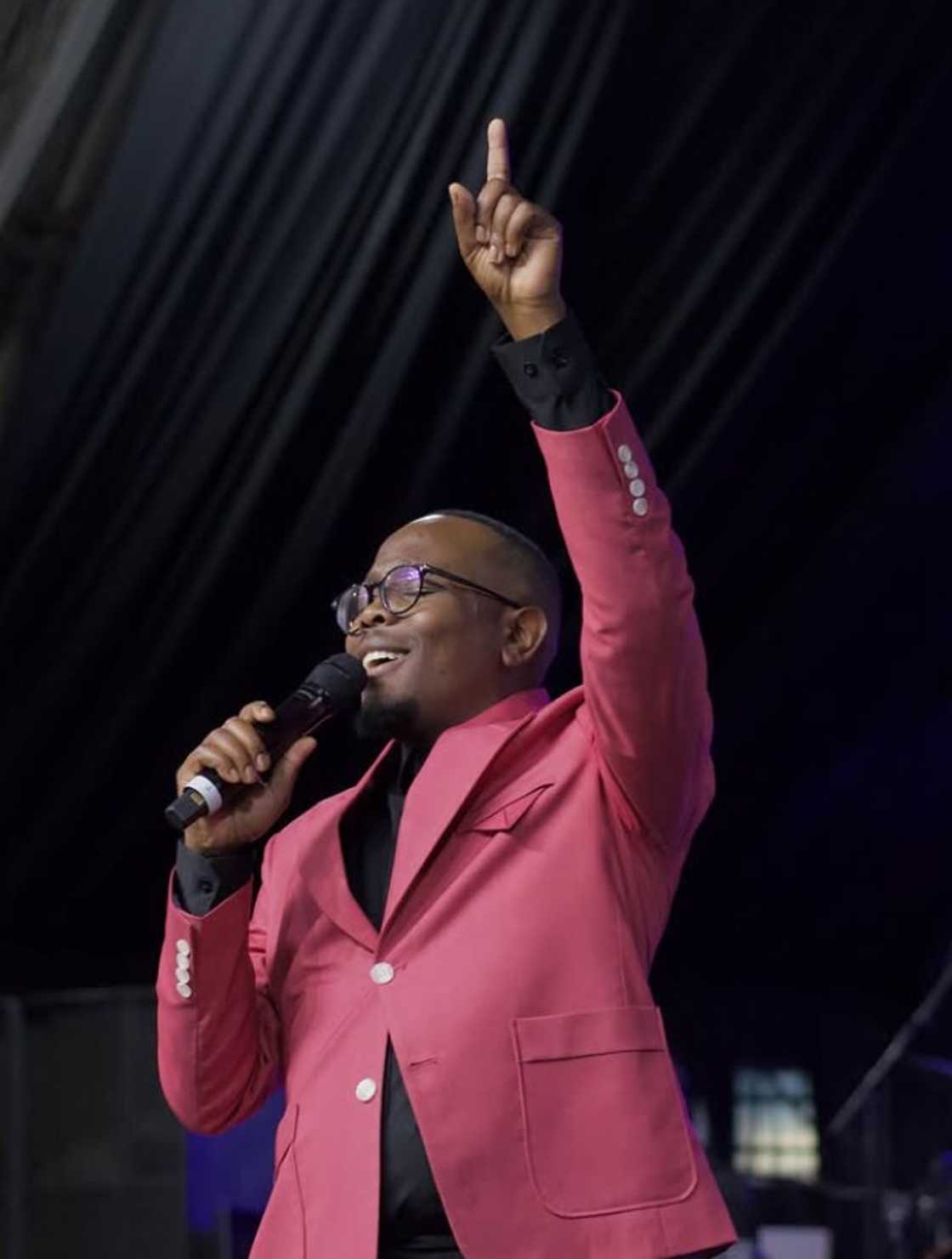 Khaya Mthethwa went viral for opening up during a sermon Khaya Mthethwa went viral for opening up during a sermon