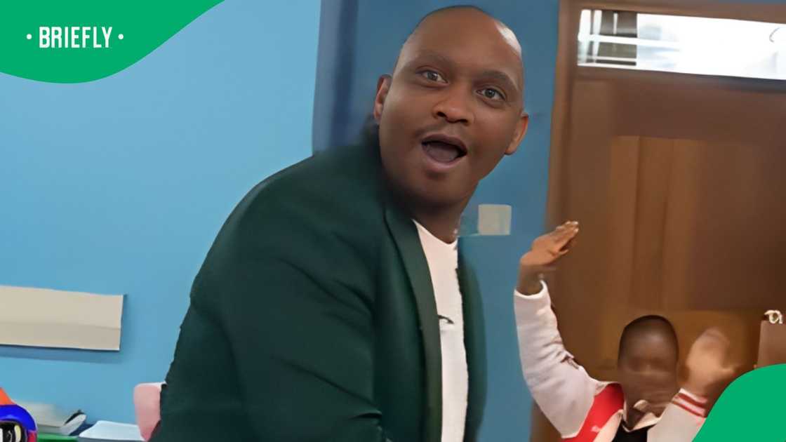 Teacher stunned by his class's gift to him. Teacher stunned by his class's gift to him.