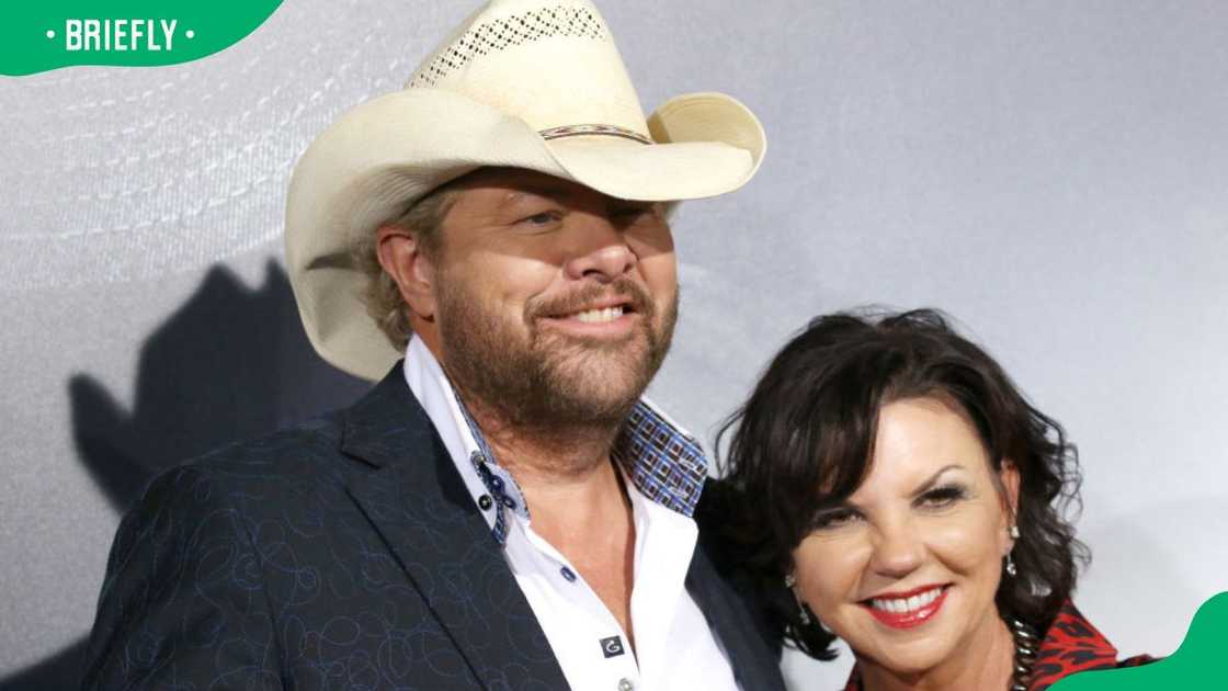 Tricia Lucus and Toby Keith at the 2018 premiere of The Mule