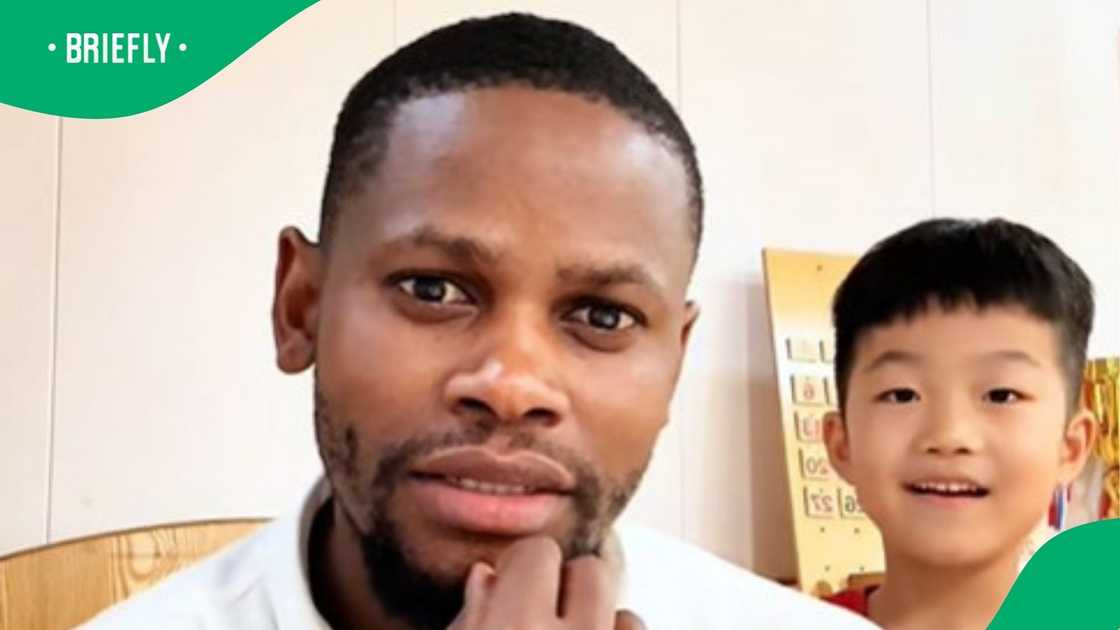 Man shows wholesome interacting with kid in China Man shows wholesome interacting with kid in China