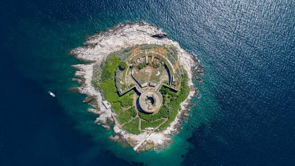 prisons where the most dangerous criminals are held prisons where the most dangerous criminals are held